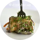 Рулетик з баклажана з горіховою пастою та в'яленим томатом