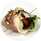 Закуска з хамоном моцарелою томатами чері руколою та горішками