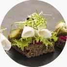 Канапе з салом гірчицею і корнішоном