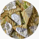 Міні-сендвіч з фетою моцарелою і томатами 