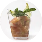 Тартар із лосося з карамболем і руколою