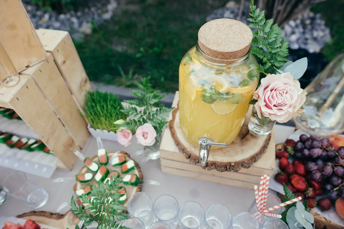 Живот-кейтерінг, смарагдове весілля. Вітальний фуршет та банкет