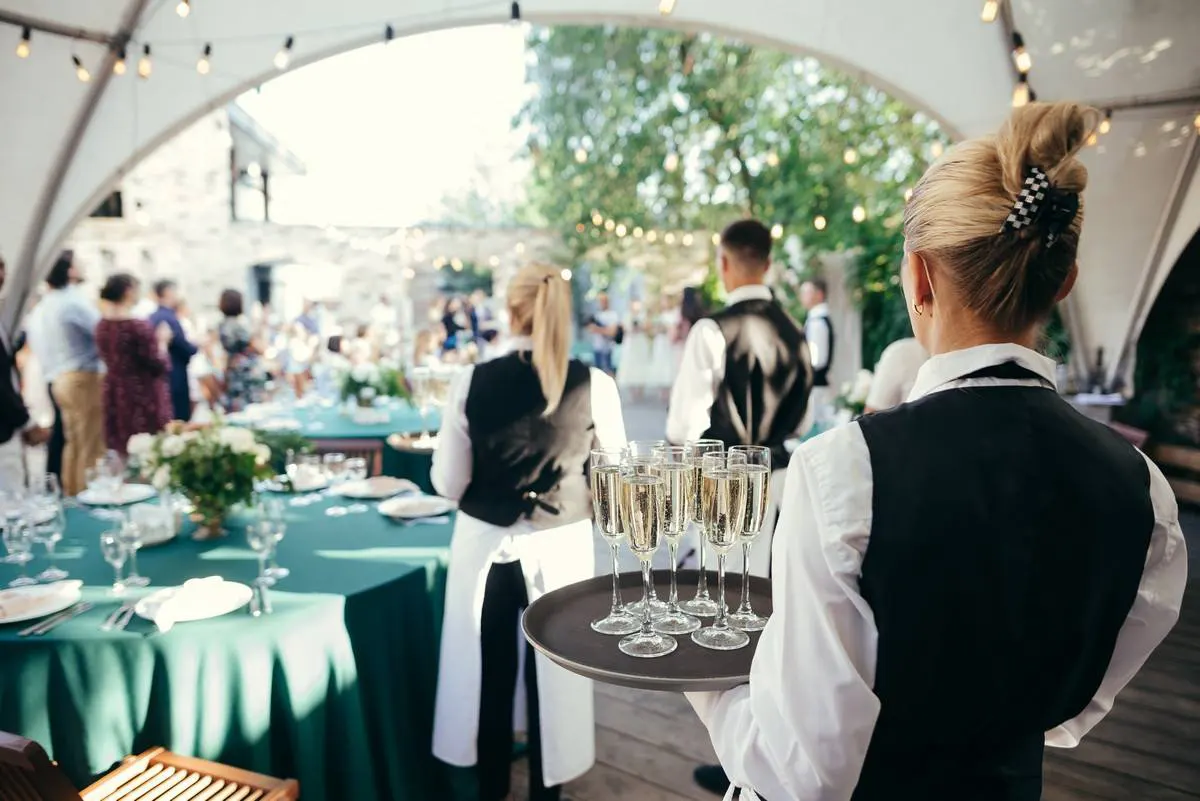 Живот-кейтерінг, смарагдове весілля. Вітальний фуршет та банкет