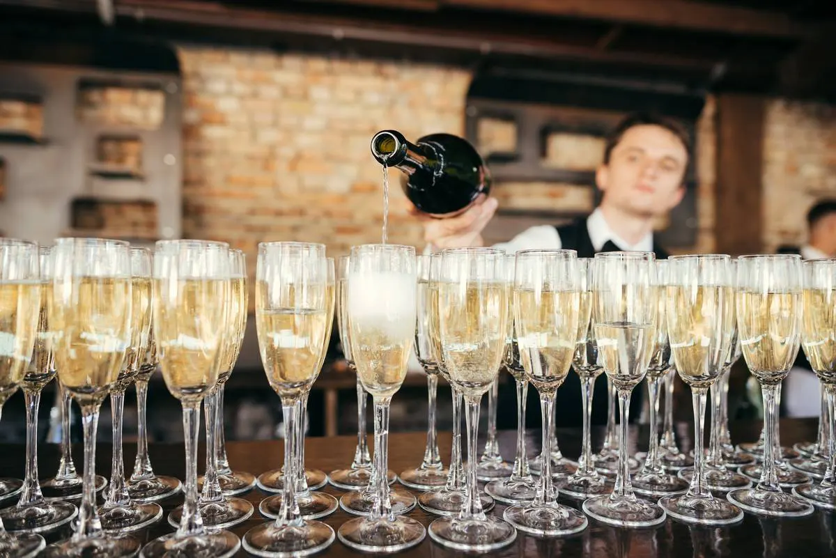 Живот-кейтерінг, смарагдове весілля. Вітальний фуршет та банкет